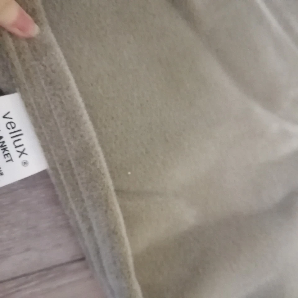 Vellux Pale Sage Green Queen Size Blanket 90" X 90" Bedding Coverlet Unused - Image 4 of 4