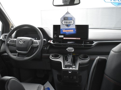 2025 Toyota XSE Sport Hybrid Handicap Wheelchair Conversion Van Braun - Picture 13 of 24