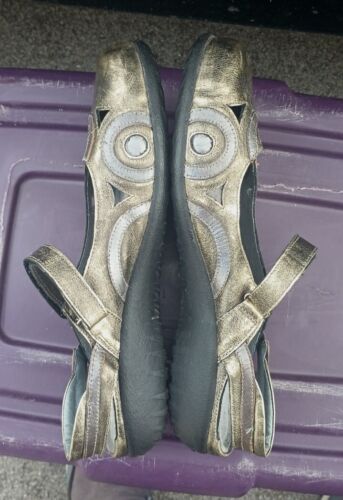 Naot Rongo Mary jane Slingbacks, Size 11/11.5 EU 42, Metallic Silver Gold - Picture 7 of 9