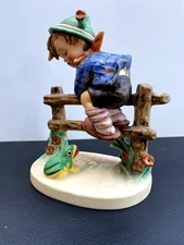 Hummel Goebel Figurine ''Retreat to Safety'' 201/1 ..5.75 in'' Tall
