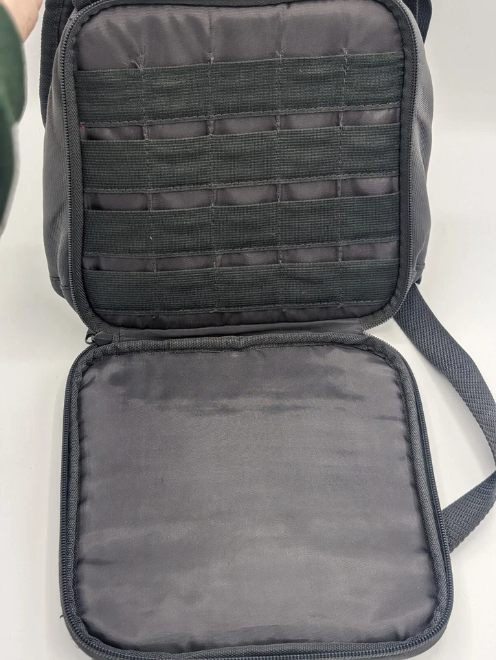 Estuche de Transporte Nintendo 3DS DS DSi Lite Negro con Borde Gris - Usado y Limpio Foto 4 de 4