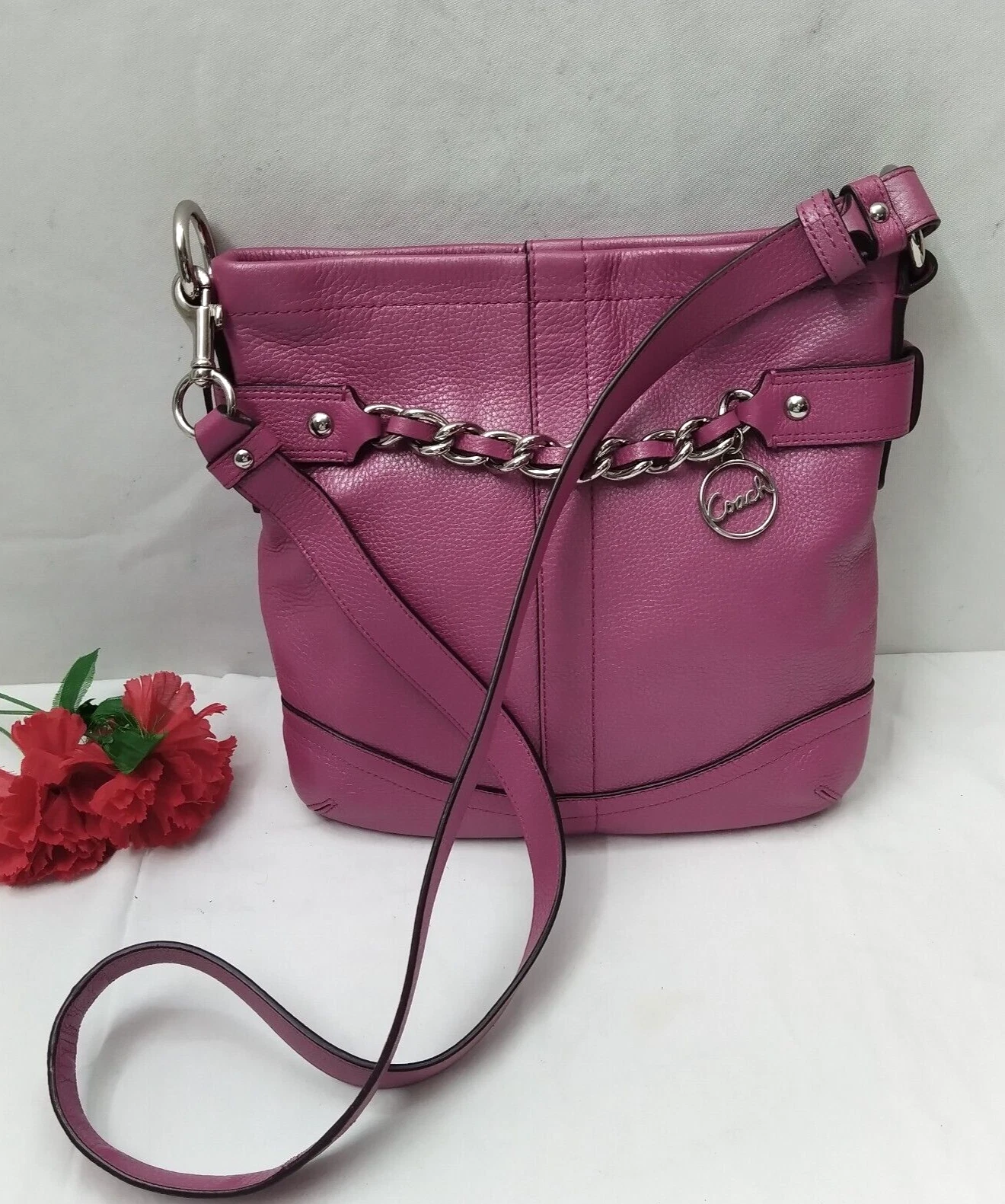 Borsa a tracolla Coach in pelle magenta con chiusura e cerniera