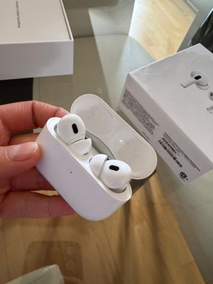 Original Apple AirPods Pro (1. Gen. A2083, A2084) mit MagSafe Ladecase (A2190)