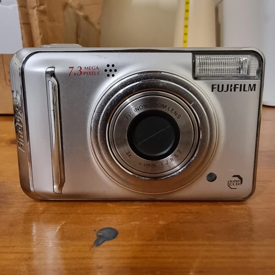 Fujifilm FinePix A Series A700 7.3MP Digital Camera - Silver (SHE)., photo 3 of 5