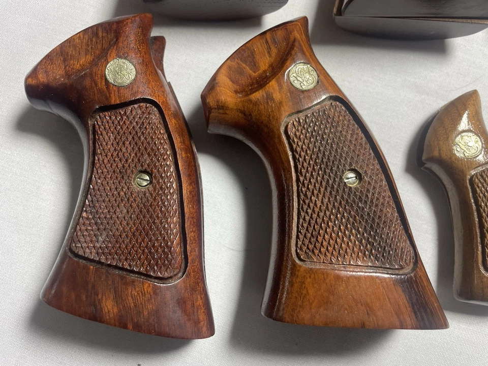 老式 Smith & Wesson 枪握把 Colt 左轮手枪握把套装 — 第 2/4 张图片