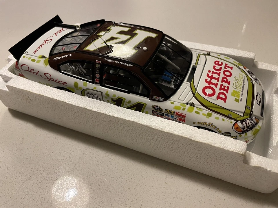 Tony Stewart #14 Office Depot Go Green 2010 Acción 1/24 NASCAR Cup Diecast Foto 3 de 4