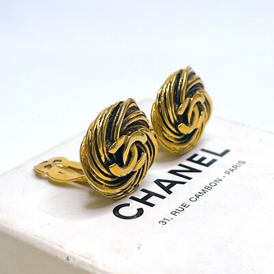 CHANEL signed 2223 Earrings Coco CC logo Gold-tone Classic