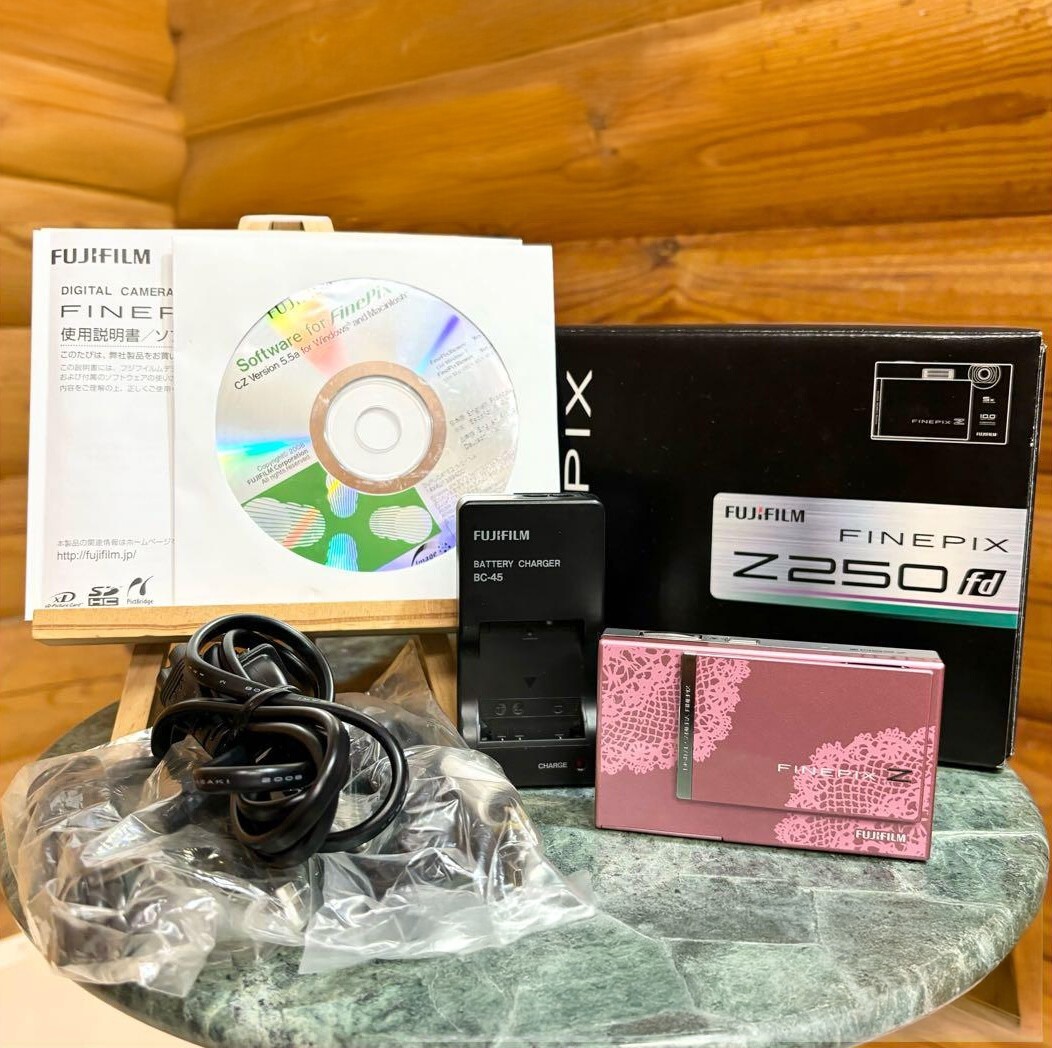 FUJIFILM FINEPIX Z250fd Compact Digital Camera Pink Color with 