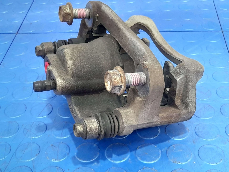 Pinça de freio traseira 15-22 GMC Canyon Chevy Colorado lado do passageiro destro fabricante de equipamento original - Imagem 4 de 4