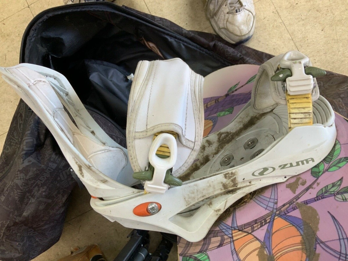 Division 23 Model 142cm Snowboard with Zuma Bindings | eBay