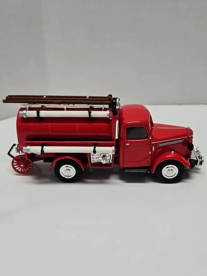 Matchbox 1994 Models Of Yesteryear 1939 Bedford Water Tanker Fire Truck  - Image 2 of 4