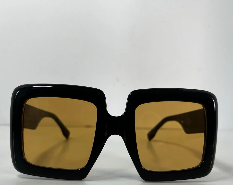 Gafas de sol cuadradas macizas de diseñador para mujer, lentes doradas/naranja, monturas negras Foto 2 de 4