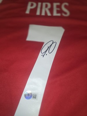 Robert Pires signed Arsenal Shirt Beckett COA Autogramm Invincible Legend