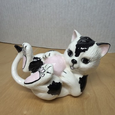 Vintage 5'' Handpainted Ceramic Cow Kitty Cat Figurine w/ Pink Ball of Yarn EUC