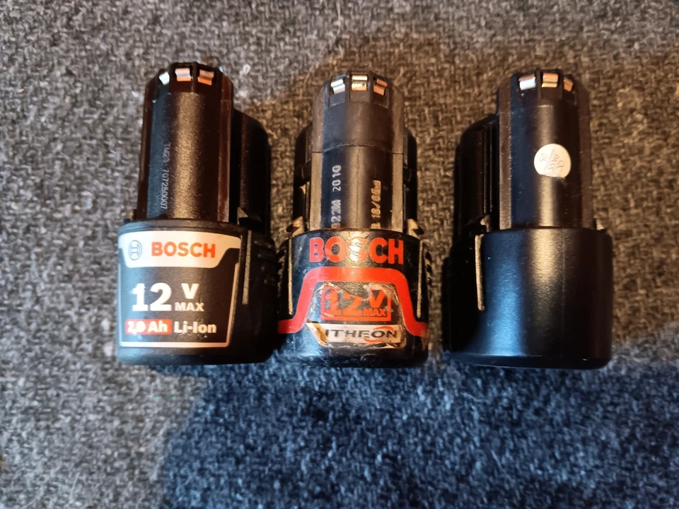 SIERRA RECÍPROCA DE BOLSILLO INALÁMBRICA BOSCH 12V PS60 + 2 BATERÍAS IONES DE LITIO 12 VOLTIOS Foto 4 de 4