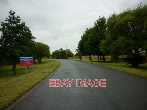 PHOTO A PRIVATE ROAD TO LOFTSOME BRIDGE WATER TREATMENT WORKS 2011 - 第 1/1 張圖片