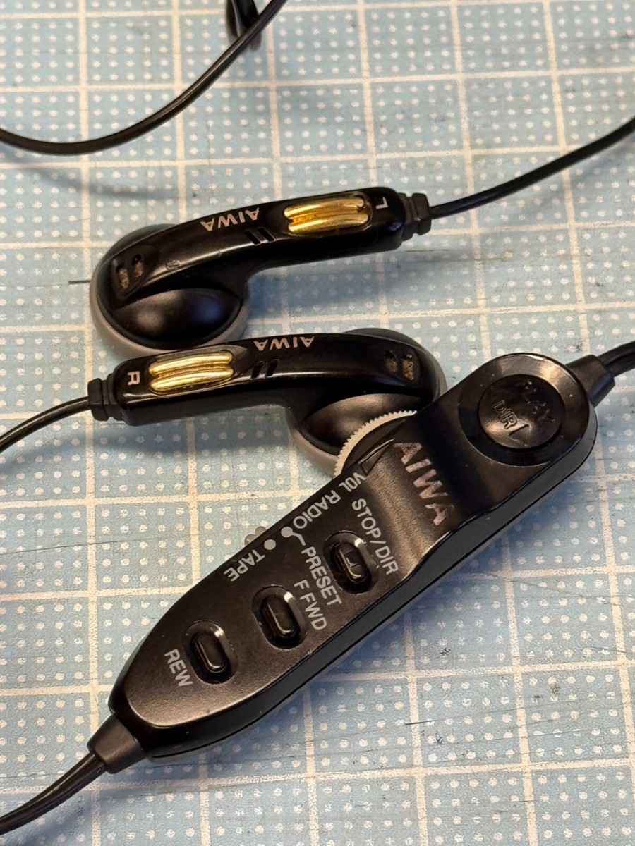 AIWA 高音質 ステレオ イヤホン HP-V14 Brand new remote