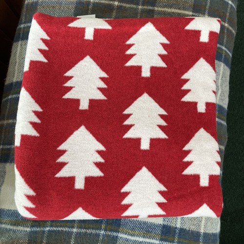 DOCOFIL Christmas Tree Throw Blanket, Reversible Red/White Warm Soft