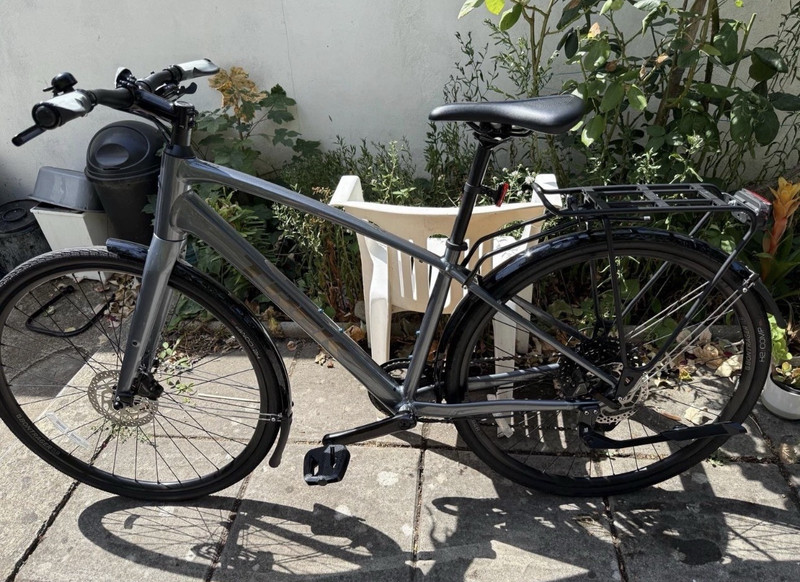 2025 Trek FX 3 Hybrid Bike Medium Frame Excellent Condition 