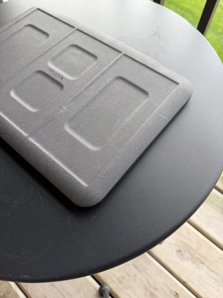 Mophie 4 in 1 Wireless Charging Mat for Apple iPhone, AirPods & Watch Samsung - Image 3 of 4