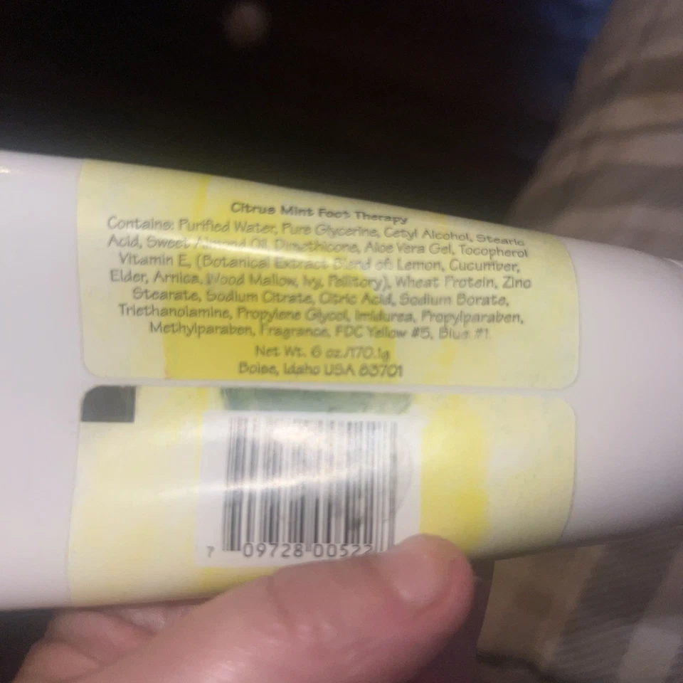 Crema hidratante Camille Beckman Foot Therapy 6 oz - aroma cítrico menta Foto 3 de 4