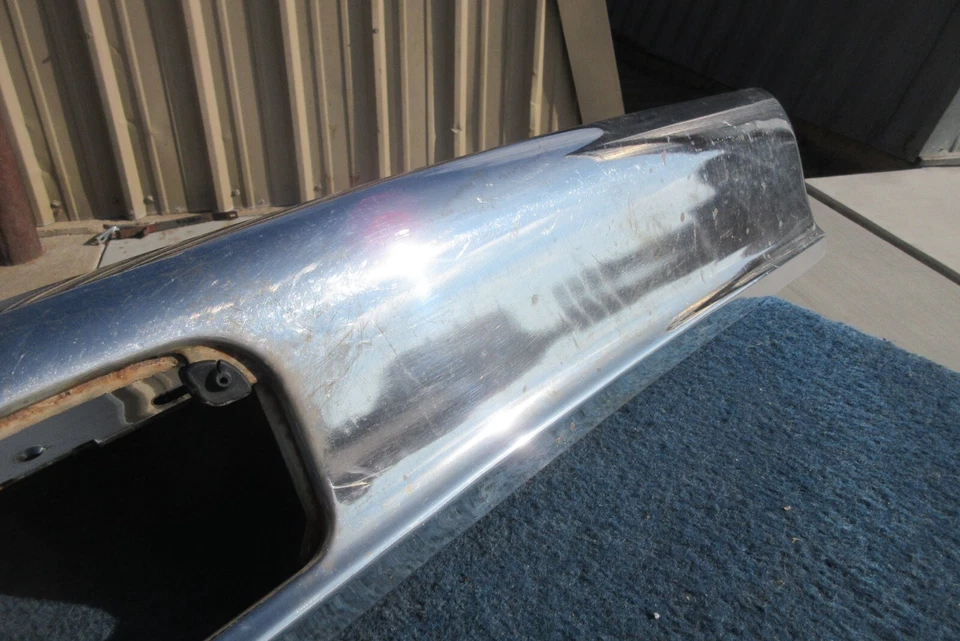 1957 Buick Special Century CENTER REAR BUMPER Foto 4 de 4