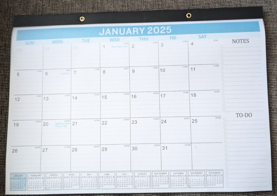 2025-2026 Desktop Calendar 18 Month Aqua 17