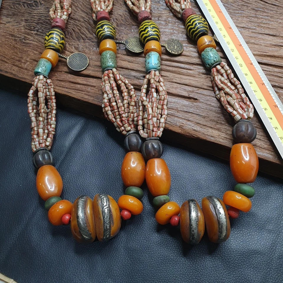 Collar vintage único hecho a mano de resina ámbar y cuentas de vidrio 271 g Foto 2 de 4