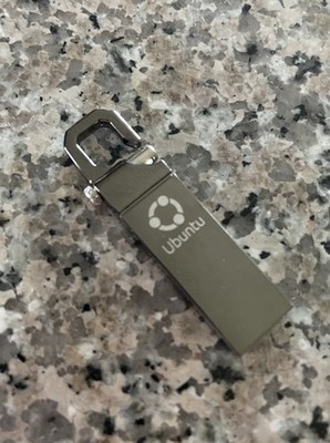 Engraved Linux Boot USB - Ubuntu Desktop, Server, Kubuntu, Xubuntu, Studio, MATE