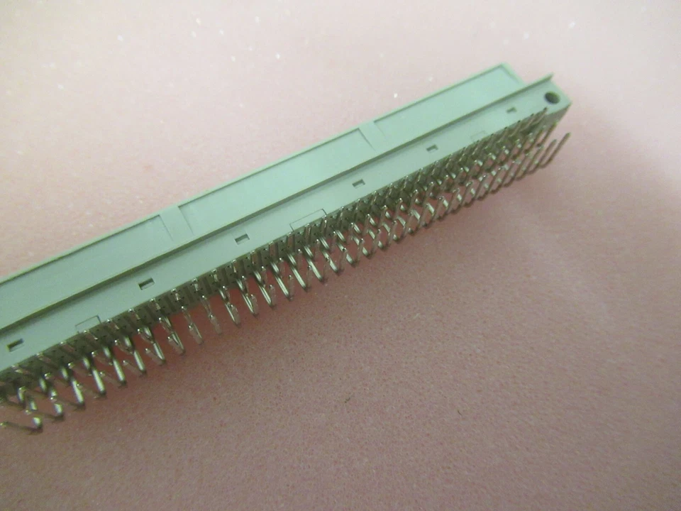 9731646801 09731966801 96 Way Right Angle DIN 41612 Header Socket HARTING x2pcs - Image 2 of 4