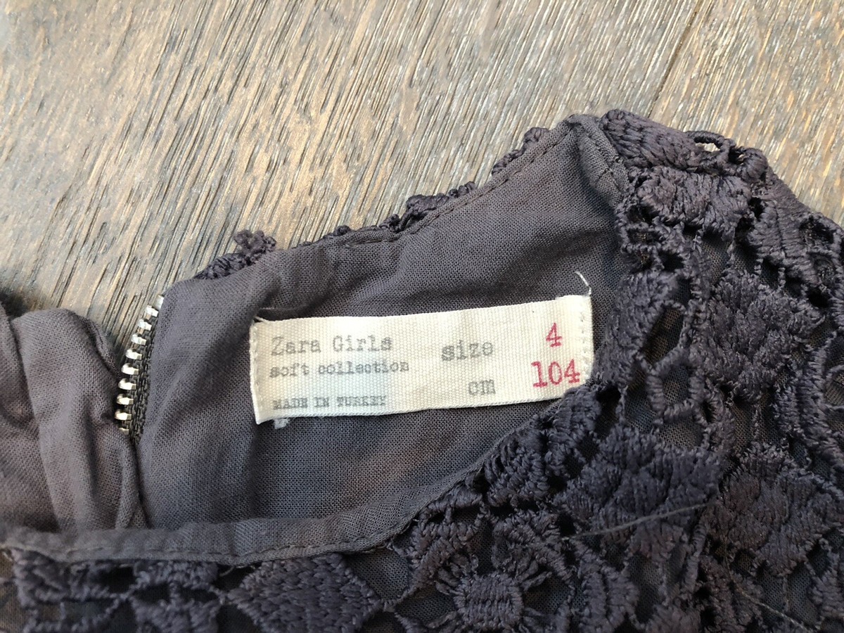 Robe Crochet Gris Pour Fille Taille 4 Par Zara – Occasion Très Bon état, Longueur Genoux