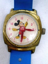JOLIE MONTRE JOUET D'ENFANT ANCIENNE À DÉCOR DE MICKEY
