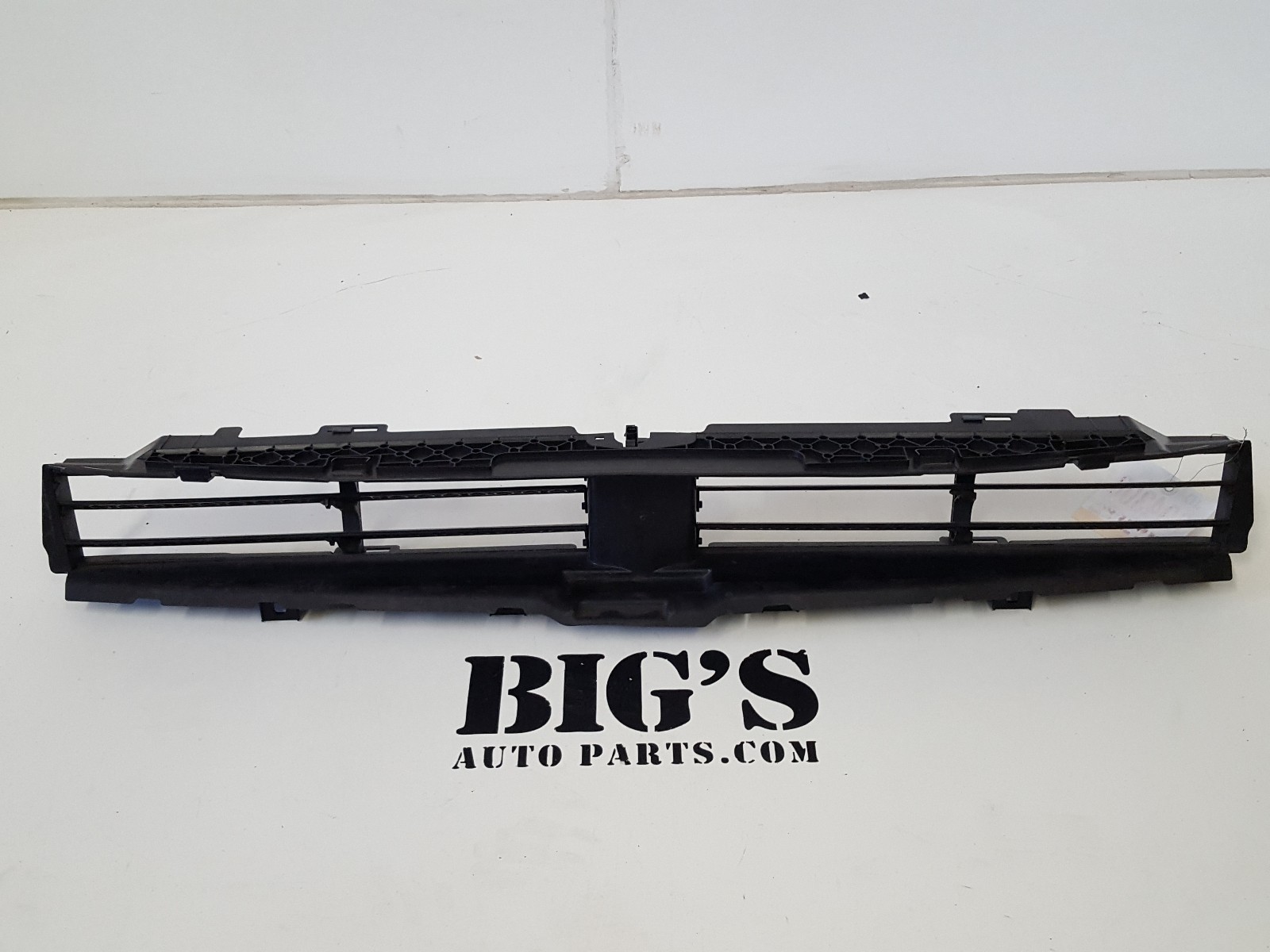 2017 2018 BMW 530i X-Drive Front Bumper Lower Grille Air Shutter 