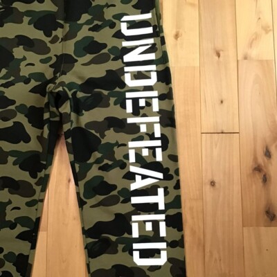 BAPE × Undefeated sweat pants 1st camo green Kabuto A BAPE × Undefeated sweat pants 1st camo green Kabuto A