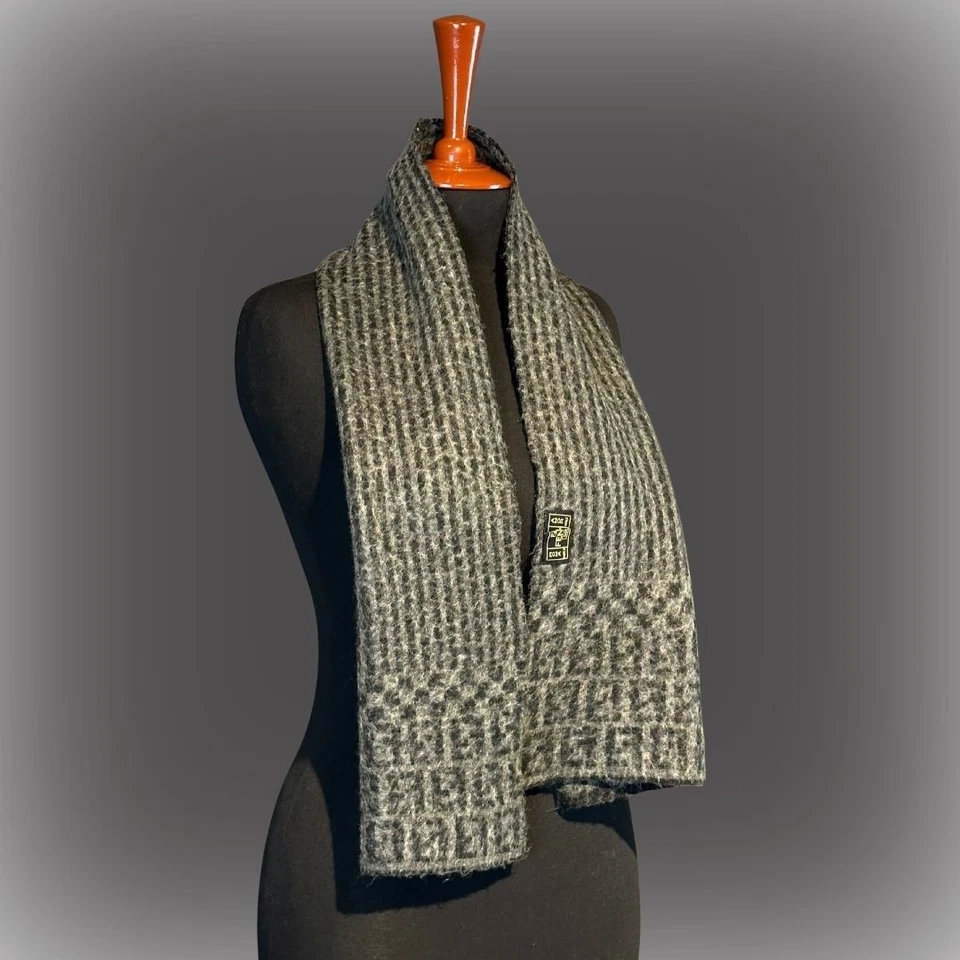Bufanda de invierno de lana negra/gris estampada vintage genuina FENDI Foto 3 de 4