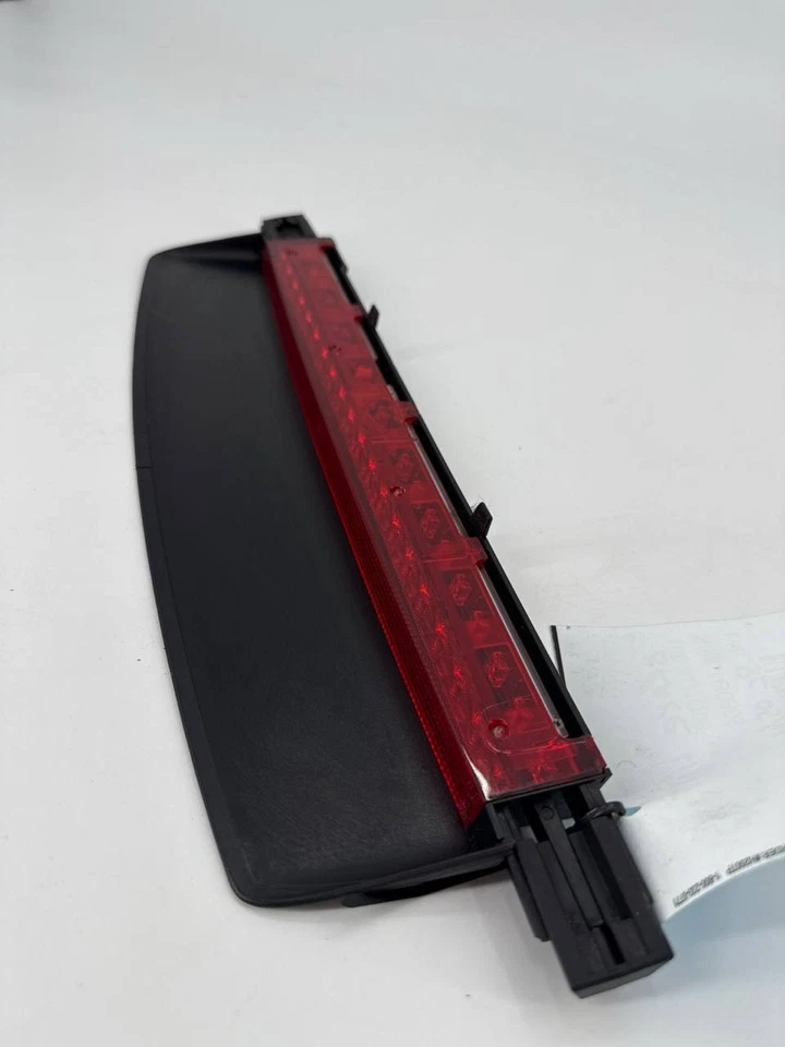 AUDI A6 2006-2011 OEM MONTAJE ALTO TRASERO TERCERA LUZ DE FRENO LÁMPARA Foto 3 de 4