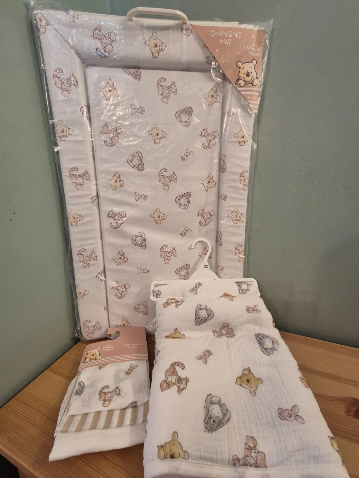 New Disney Baby Winnie The Pooh Fleece Blanket, Changing Mat & 3x Muslin Cloths
Opens in a new windo