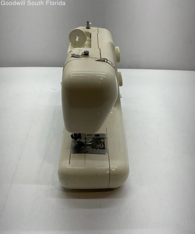 New Home NH2014LE Computerized Sewing Machine (Missing Power Cable & Pedal) - Image 3 of 4