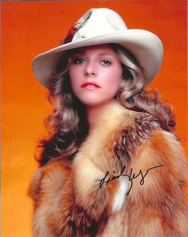 LINDSAY  WAGNER - Color  8 x 10 - THE BIONIC WOMAN - in Person
