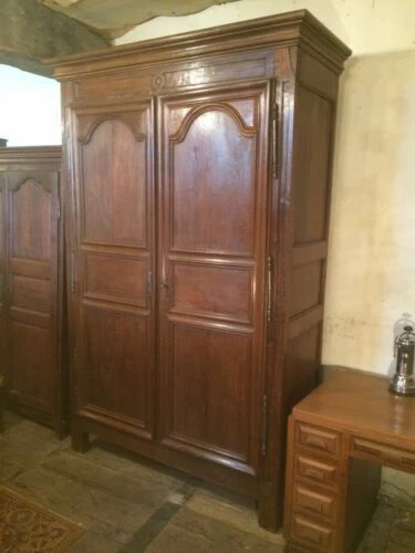 Meubles de rangement du XIXe siècle armoires, penderies en chêne de France