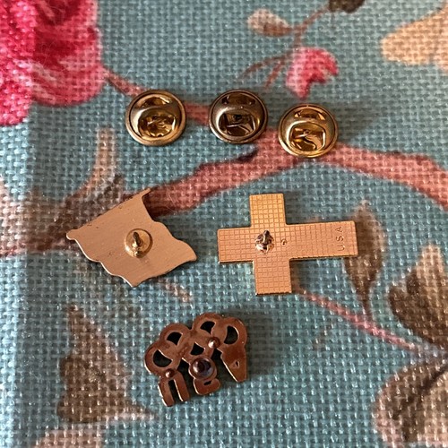 American flag lapel pin MADE IN USA Patriotic Memorial Day Lot Of 3 - Picture 3 of 3