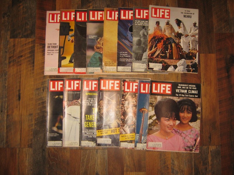 LOT OF 15 VINTAGE LIFE MAGAZINES DATED 1961-1964