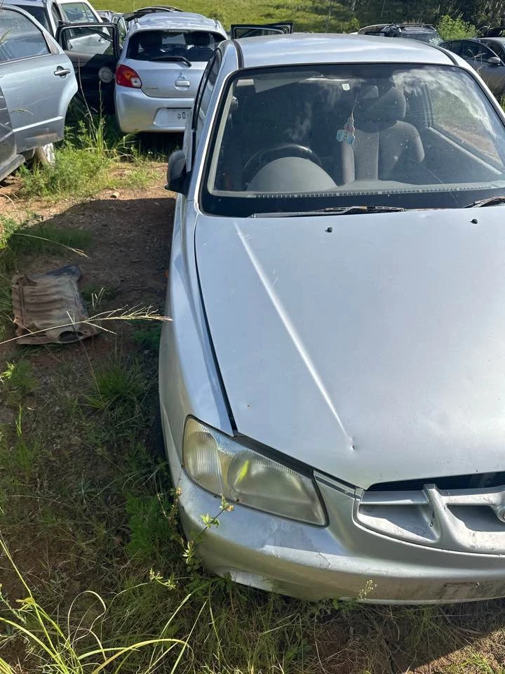 2000-2002 Hyundai Accent Right Driver Headlight 1.5L OEM Replacement #B549 - image 4 of 4