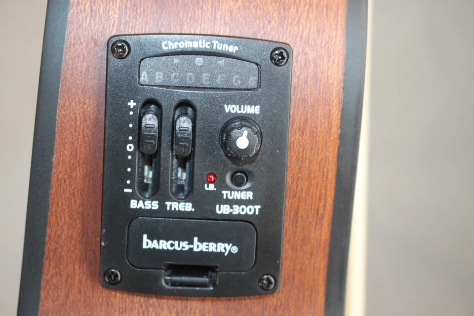 Ukelele bajo eléctrico acústico cómodo Oscar Schmidt OUB200K con estuche #R9037 Foto 4 de 4