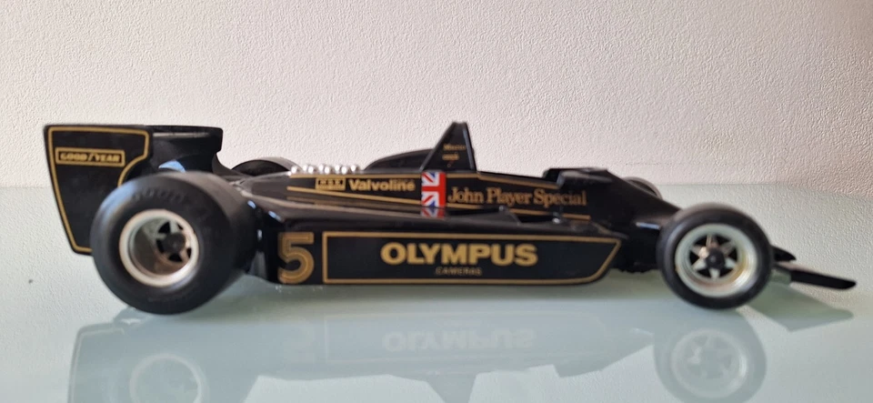 Burago 2105 - Lotus JPS Mario Andretti Scala 1/14 - Immagine 3 di 4