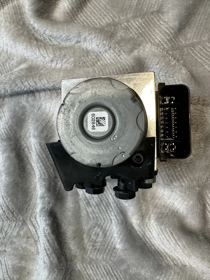 Bomba abs Triumph Street Triple RS 2018 Foto 4 de 4