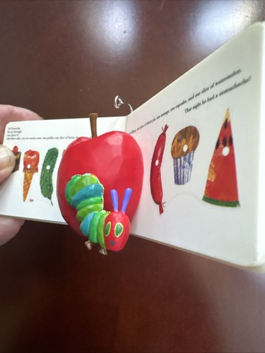 2 Ornamenti libro 3D Hallmark Eric Carle il bruco molto affamato orso marrone - Foto 7 di 8