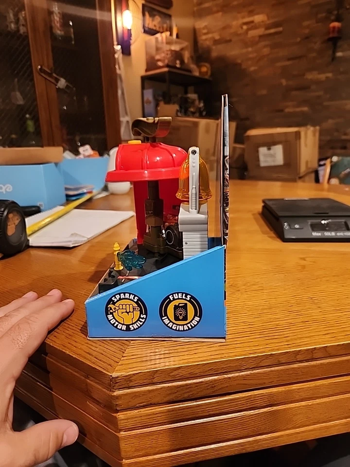 Hot Wheels City DOWNTOWN FIRE STATION SPINOUT w/ Car Play Set ~ New 2018 - Image 4 of 4