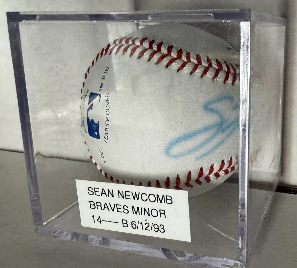 SEAN NEWCOMB ATLANTA BRAVES AUTOGRAFIADO/FIRMADO MLB BÉISBOL - CACHORROS Y ATLÉTICOS Foto 3 de 4