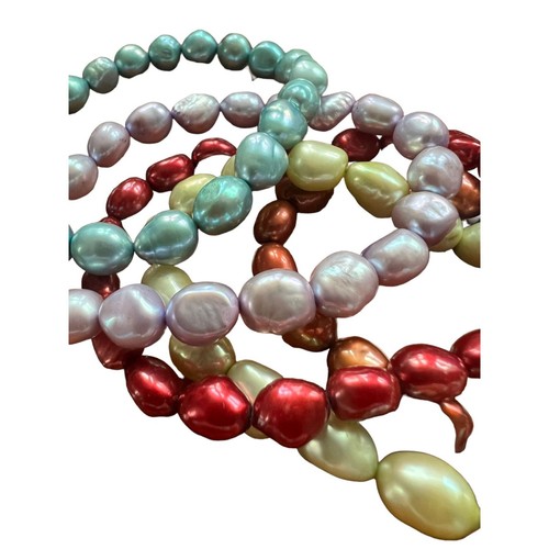 Lot of 5 Dyed Genuine Pearl Stretch Bracelets Potato Pearls Sitting at 6.5" - Picture 3 of 4